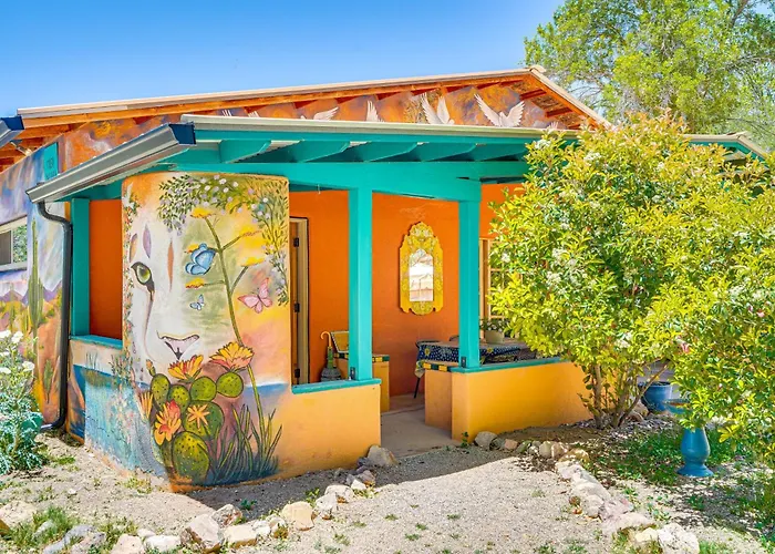 Casa Paloma 1 - Artsy Studio With Hot Tub Access!