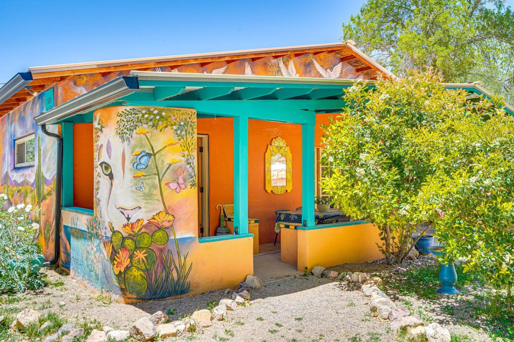 Casa Paloma 1 - Artsy With Hot Tub Access! Patagonia