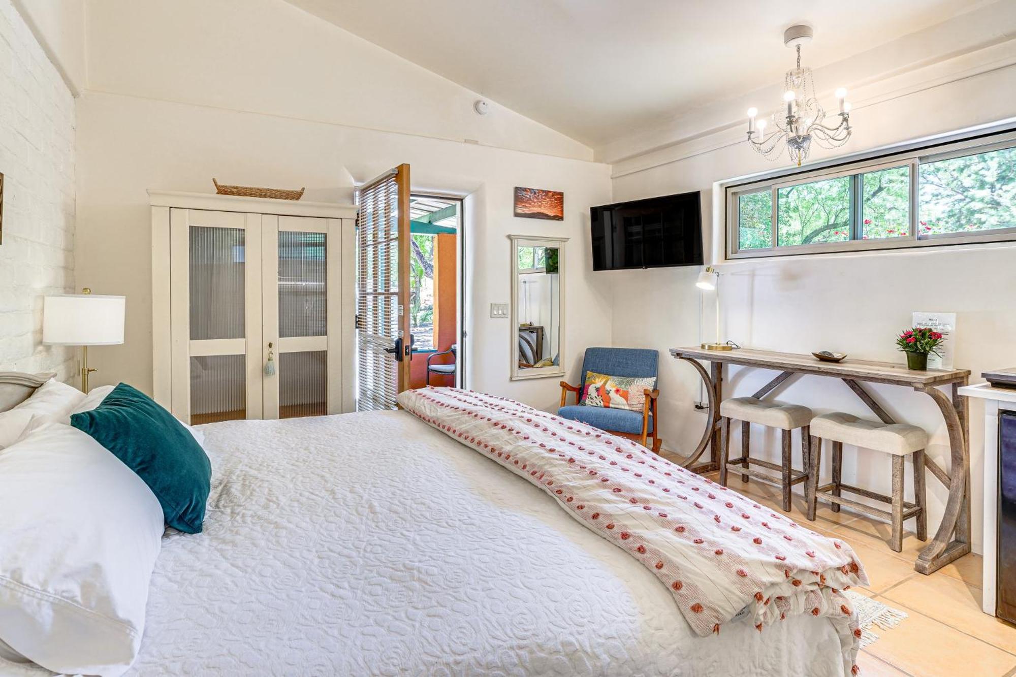 Appartement Casa Paloma 1 - Artsy With Hot Tub Access!