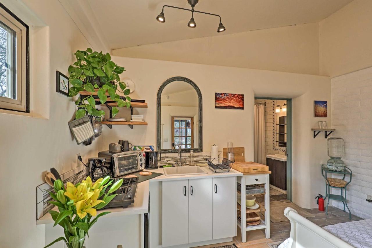 Casa Paloma 1 - Artsy With Hot Tub Access!